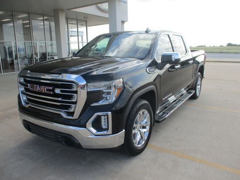 Used 2020 GMC Sierra 1500 SLT RWD image 2