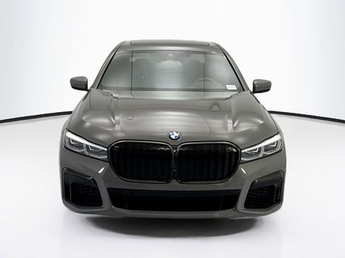 Used 2022 BMW 740i w/ M Sport Package RWD image 2