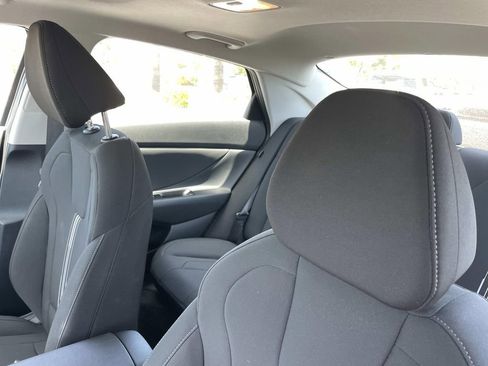 Used 2024 Hyundai Elantra SEL FWD image 21
