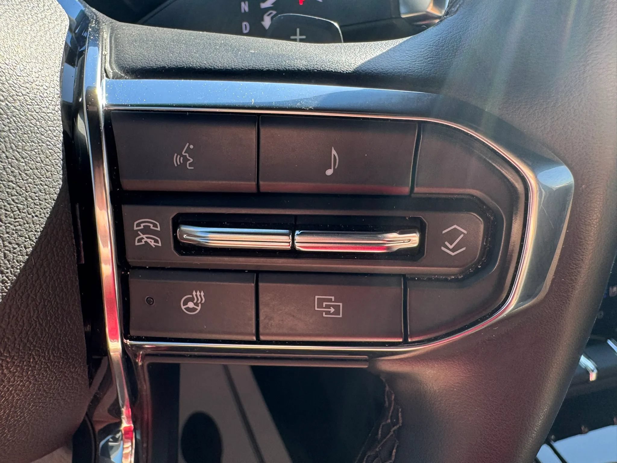 Used 2025 GMC Yukon Denali AWD/4WD image 12