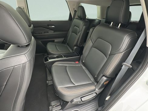 Used 2023 Nissan Pathfinder SL w/ SL Premium Package AWD/4WD image 10