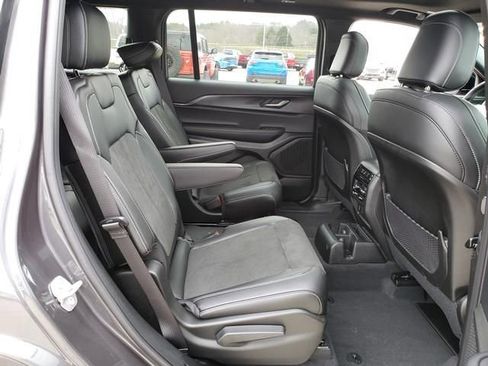 New 2025 Jeep Grand Cherokee L Altitude AWD/4WD image 18