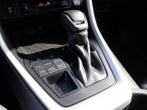 Used 2023 Toyota RAV4 XLE Premium image 12