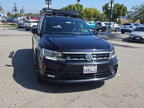 Used 2021 Volkswagen Tiguan SE R-Line FWD image 3