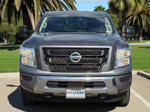 Used 2022 Nissan Titan SV w/ SV Convenience Package image 3