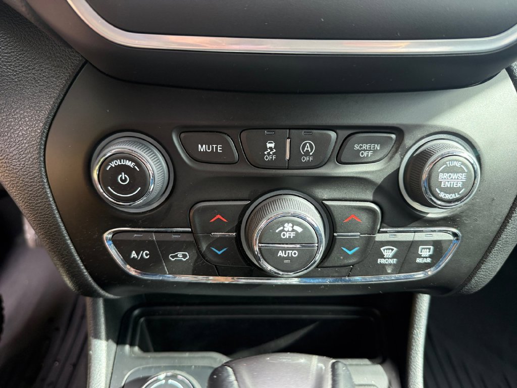 Used 2022 Jeep Cherokee Latitude Lux w/ Mopar Interior Package AWD/4WD image 23
