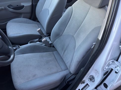 Used 2011 Hyundai Accent GLS image 9