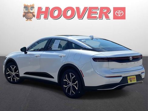 Used 2023 Toyota Crown Limited image 5