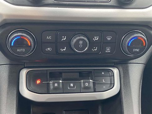 Used 2023 GMC Acadia SLE image 27