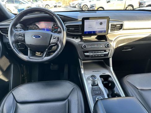 Used 2020 Ford Explorer XLT w/ Equipment Group 202A image 16