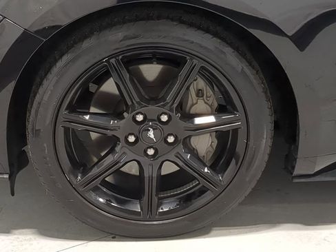 Used 2018 Ford Mustang GT Premium w/ Black Accent Package RWD image 14
