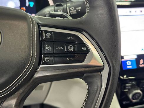 Used 2022 Jeep Grand Cherokee Overland w/ Advanced Protech Group III image 32