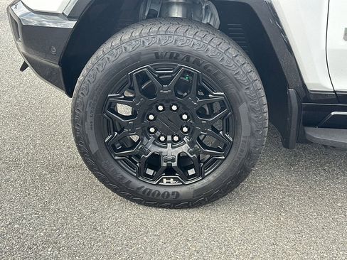 Used 2024 GMC Hummer EV 2X AWD/4WD image 11