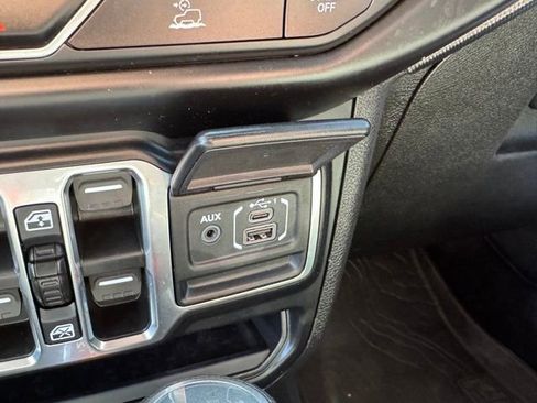 Used 2022 Jeep Wrangler Unlimited Sport AWD/4WD image 36