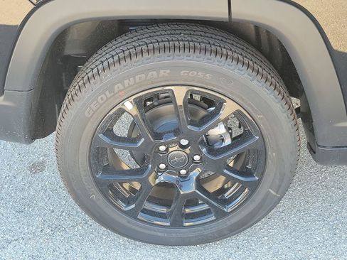 New 2026 Jeep Compass Latitude image 19