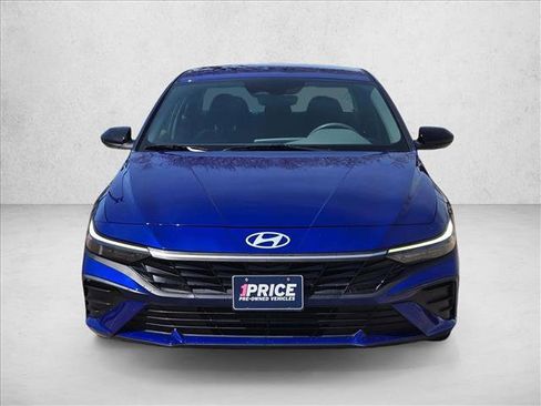 Used 2025 Hyundai Elantra Sport image 2