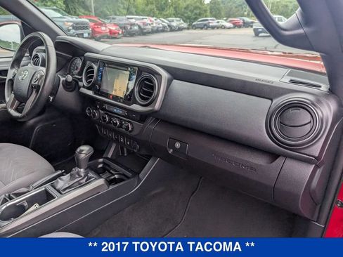 Used 2017 Toyota Tacoma TRD Off-Road AWD/4WD image 31