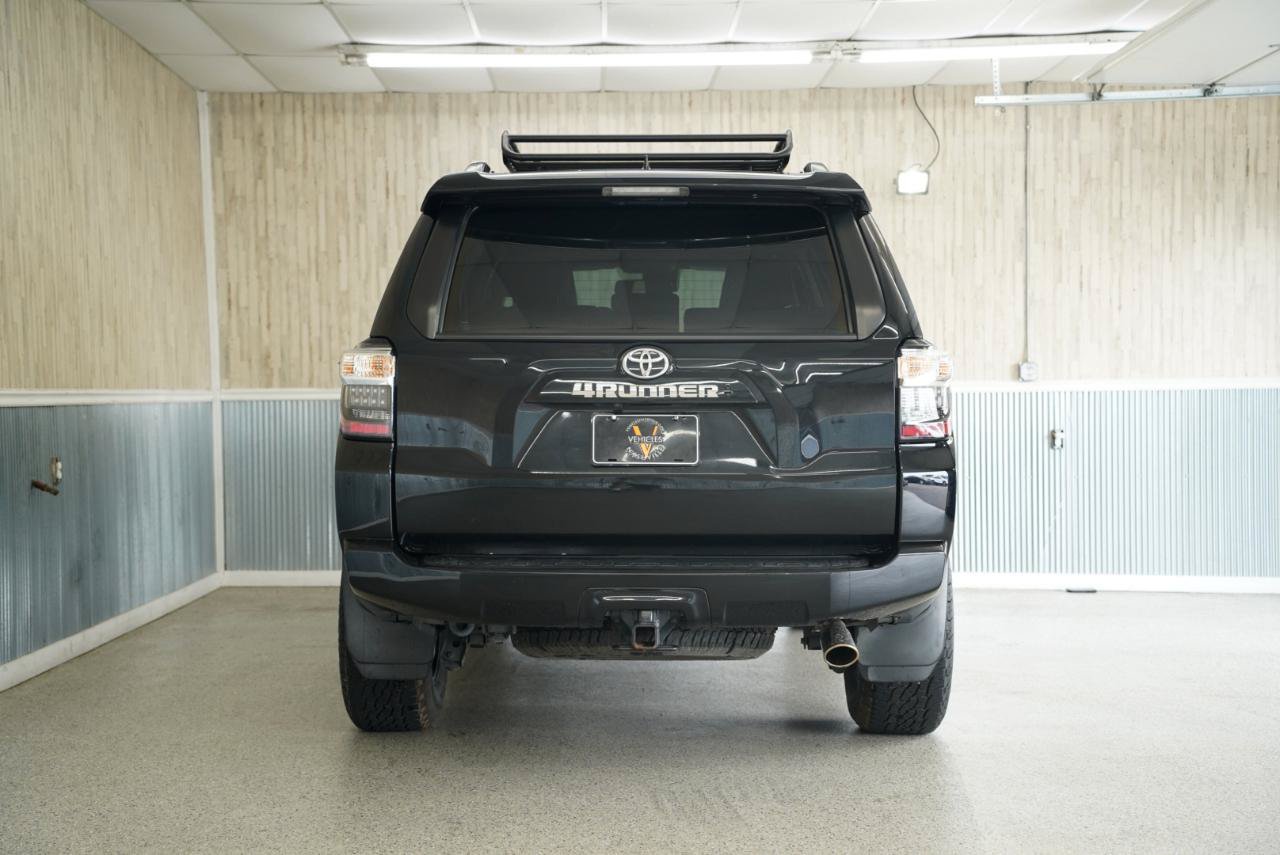 Used 2022 Toyota 4Runner SR5 Premium w/ Moonroof Package AWD/4WD image 8