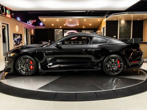 Used 2020 Ford Mustang Shelby GT500 w/ Carbon Fiber Track Pack RWD image 18