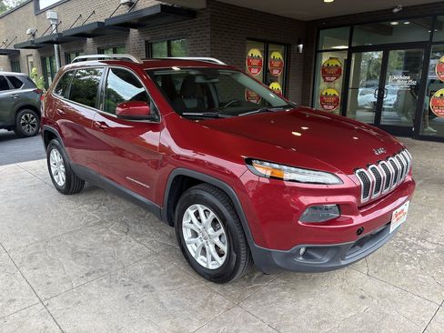 Used 2014 Jeep Cherokee Latitude AWD/4WD image 4
