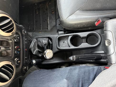 Used 2016 Jeep Wrangler Unlimited Sahara image 12