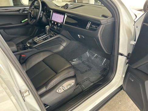 Used 2022 Porsche Macan AWD/4WD image 22