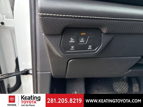 Used 2025 Volkswagen Atlas SE image 12