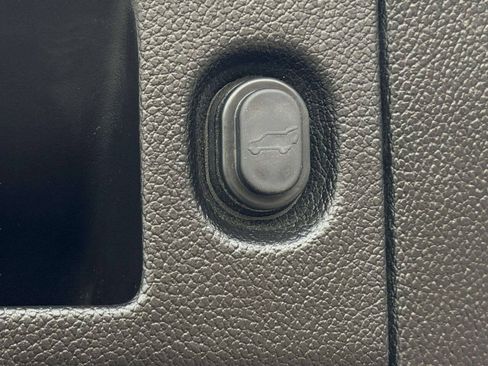 Used 2019 Cadillac Escalade ESV Luxury AWD/4WD image 7