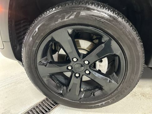 Used 2025 Jeep Grand Cherokee Altitude image 9