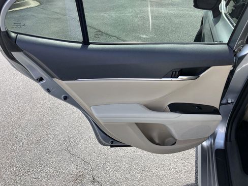 Certified 2020 Toyota Camry LE image 21