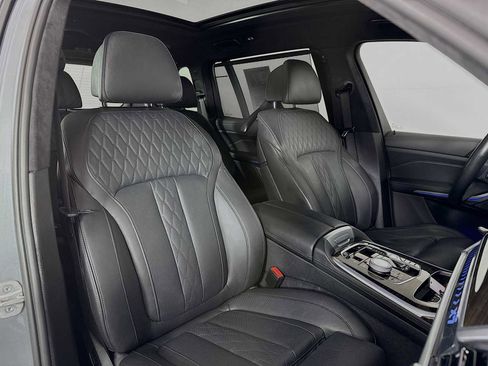 Used 2024 BMW X7 xDrive40i w/ Executive Package image 27