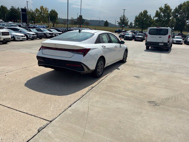 Used 2024 Hyundai Elantra SEL FWD image 35