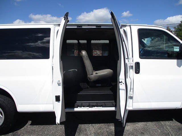 Used 2018 Chevrolet Express 3500 LT w/ LT Preferred Equipment Group RWD image 6