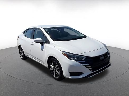 Used 2025 Nissan Versa SV FWD image 3