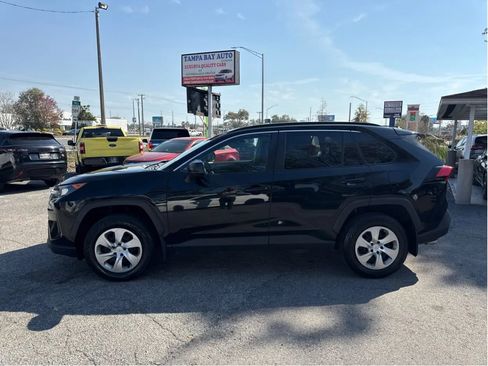 Used 2019 Toyota RAV4 LE image 8
