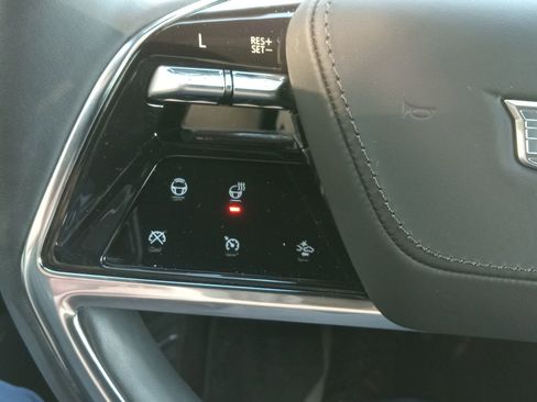 Used 2025 Cadillac Escalade Sport Platinum w/ LPO, ONYX Package image 19