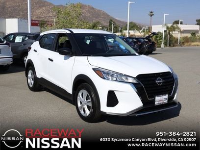 New 2025 Nissan Kicks Play S