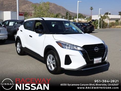 New 2025 Nissan Kicks Play S image 1