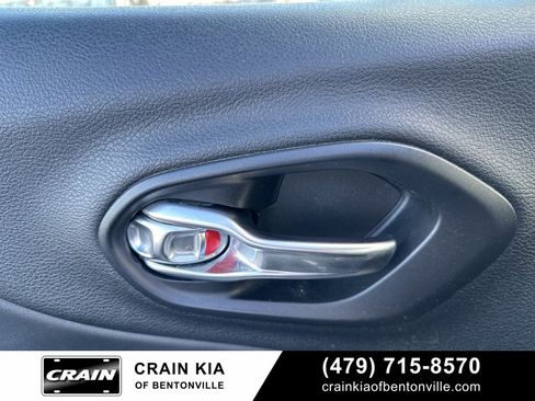 Used 2018 Jeep Cherokee Trailhawk w/ Comfort/Convenience Group image 19