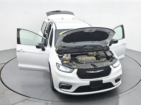 Used 2025 Chrysler Pacifica Select FWD image 40