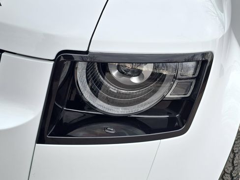 Used 2025 Land Rover Defender 90 S image 31