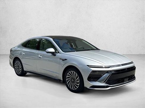 Certified 2025 Hyundai Sonata Limited FWD image 7