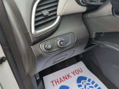 Certified 2022 Chevrolet Trax LT w/ LT Convenience Package image 34