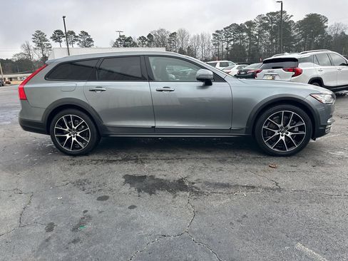 Used 2020 Volvo V90 T6 Cross Country image 5