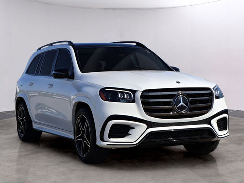 Used 2024 Mercedes-Benz GLS 450 4MATIC image 3