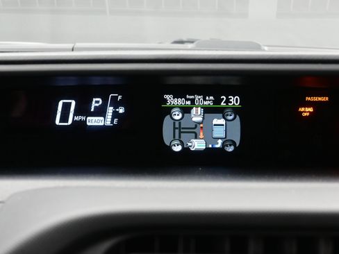 Used 2016 Toyota Prius C One image 20