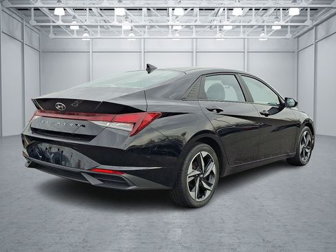 Certified 2023 Hyundai Elantra SEL w/ Convenience Package image 6