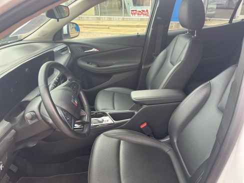 Used 2024 Buick Encore GX Sport Touring image 14