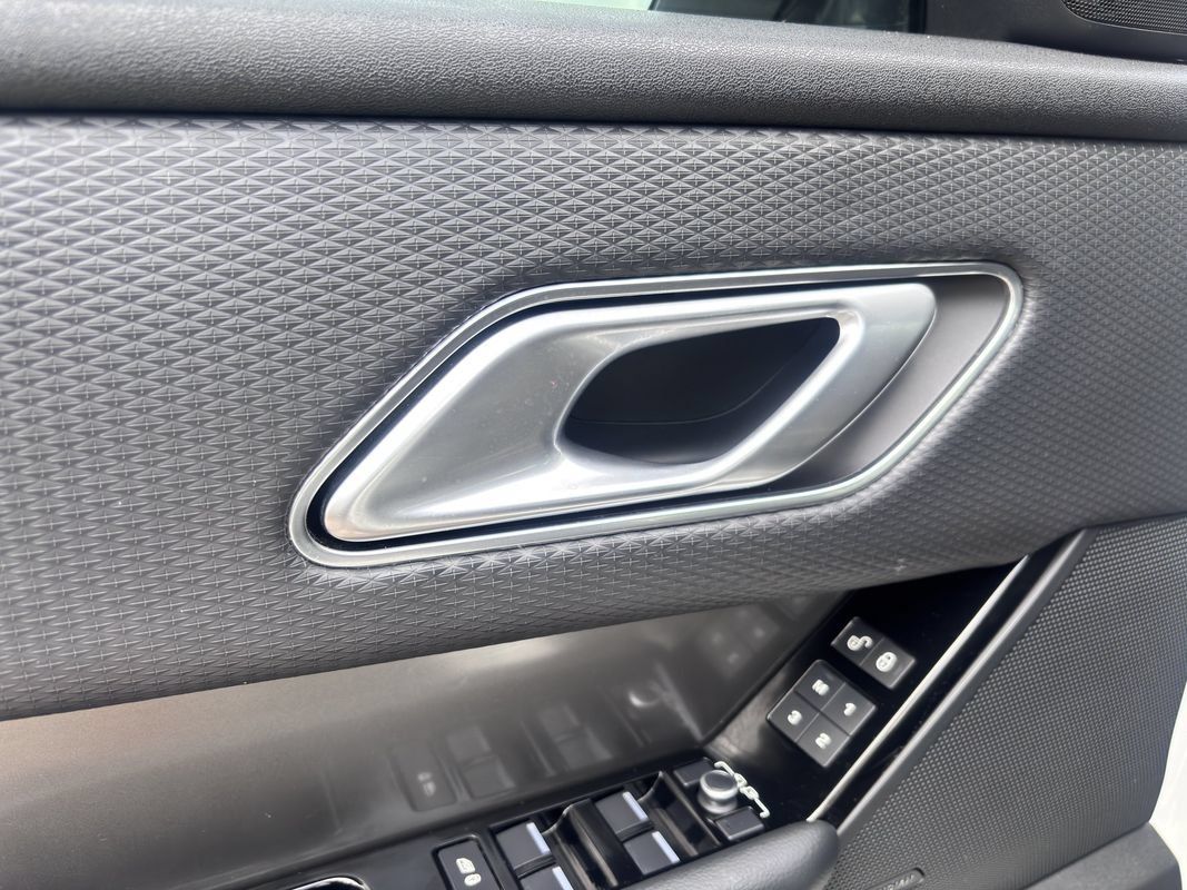 Used 2018 Land Rover Range Rover Velar S AWD/4WD image 20