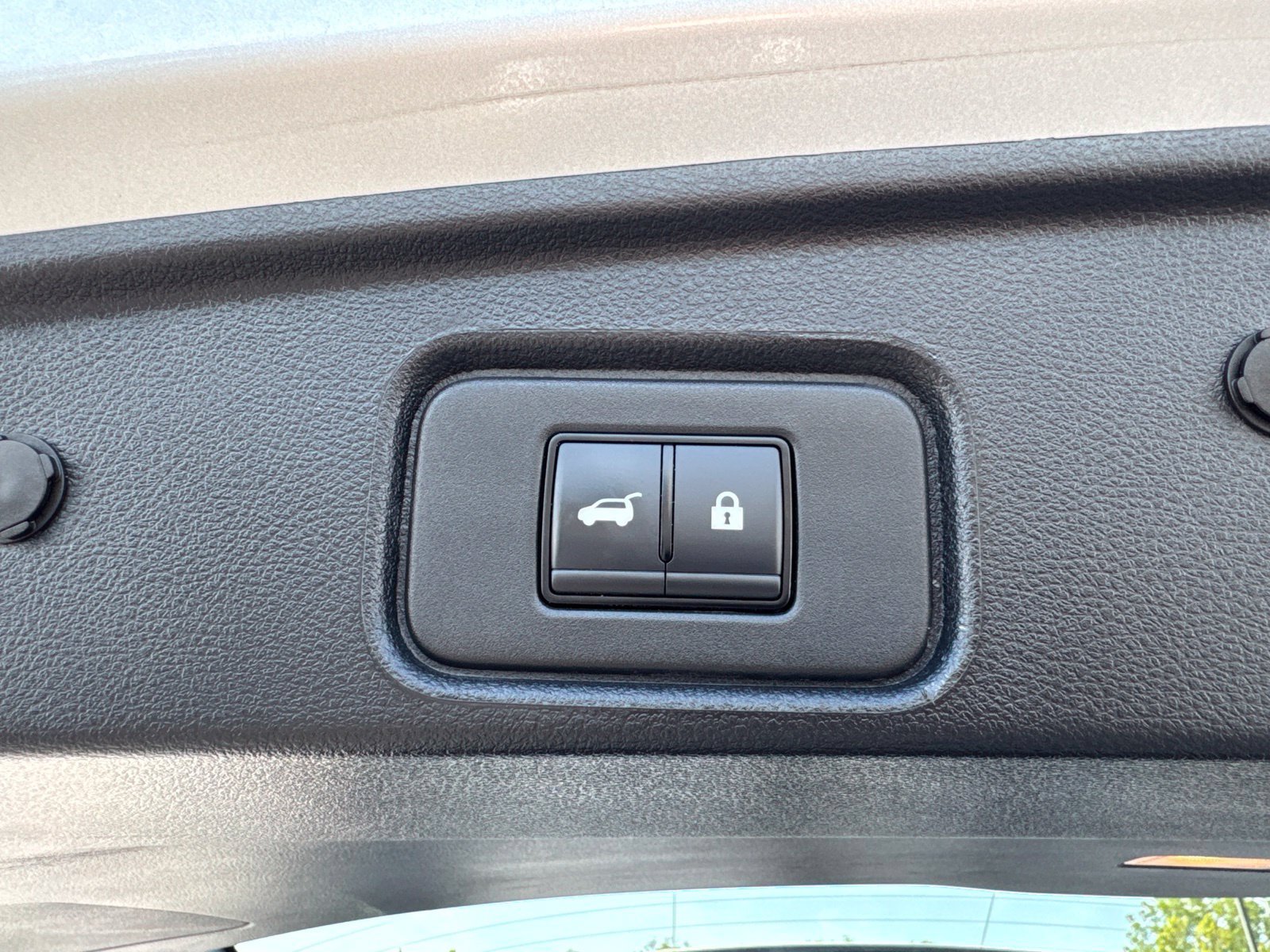 Used 2025 Nissan Pathfinder SL AWD/4WD image 15